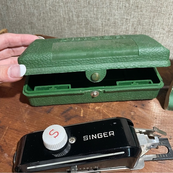 Singer buttonholer vintage 1960 with case - Picture 7 of 8
